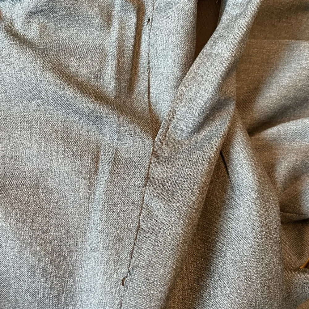 JOS. A. BANK SIGNATURE COLLECTION GREY 3 Button Single breasted Suit 42 L